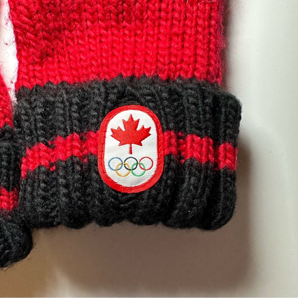 SOLD! Hudson Bay Team Canada Winter Olympics Maple Leaf Knit Mittens - Picture 4 of 5